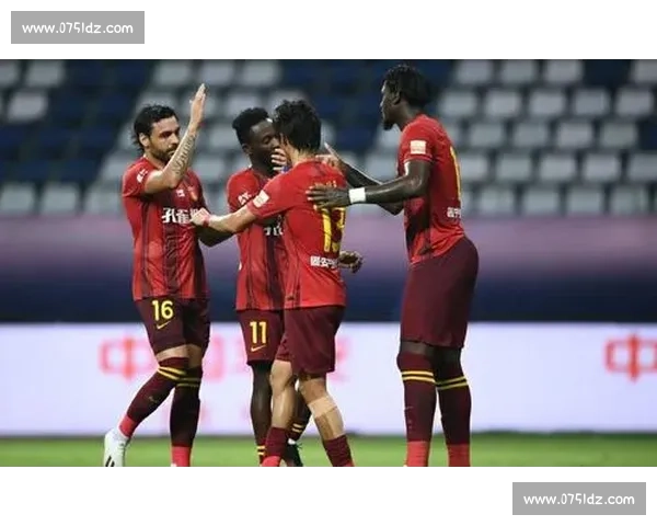 积分榜激烈角逐排名变动频繁 各队争夺前四席位竞争白热化